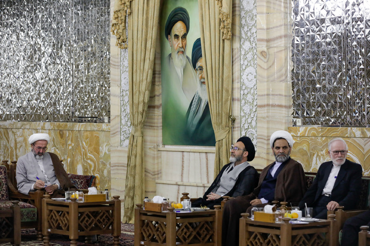 Khorasan Seminary School holds high-level meeting in presence of shrine custodian