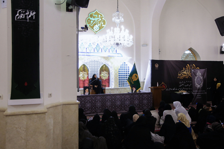 Urdu-speaking women mourn martyrdom of Hazrat Fatima