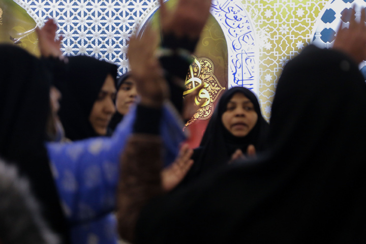 Urdu-speaking women mourn martyrdom of Hazrat Fatima