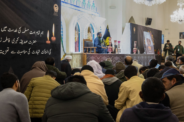 حرم امام رضا(ع) میں شہدائے پارا چنار کے ایصال ثواب کے لئے مجلس کا انعقاد 