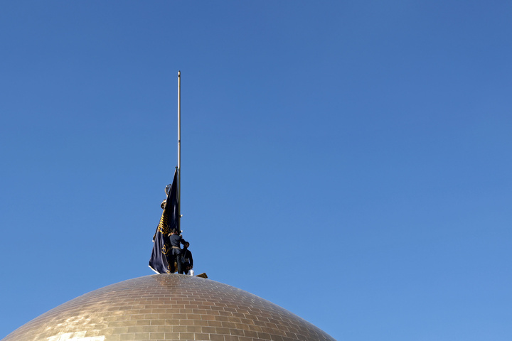 Flag of Imam Reza shrine’s dome turns black to mark Fatimiyya mourning days