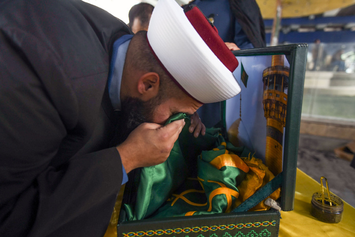 Aid packages from Imam Reza shrine distributed among Lebanese