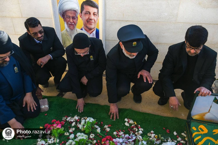 لبنان میں ضاحیہ اور صیدا کے شہداء کے مزارات پر حرم امام رضا(ع) کے خادموں کی حاضری اور خراج عقیدت لبنان میں ضاحیہ اور صیدا کے شہداء کے مزارات پر حرم امام رضا(ع) کے خادموں کی حاضری اور خراج عقیدت