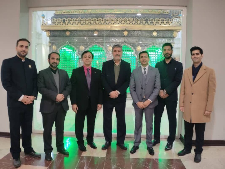 اقوام متحدہ کے ہائی کمشنر برائے مہاجرین کے دفتر کے سربراہ کی حرم امام رضا(ع) میں حاضری اقوام متحدہ کے ہائی کمشنر برائے مہاجرین کے دفتر کے سربراہ کی حرم امام رضا(ع) میں حاضری