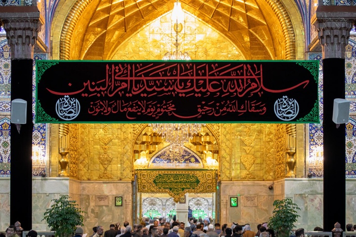 سیاه پوش کردن حرم مطهر حسینی به مناسبت سالروز وفات حضرت ام البنین(س)