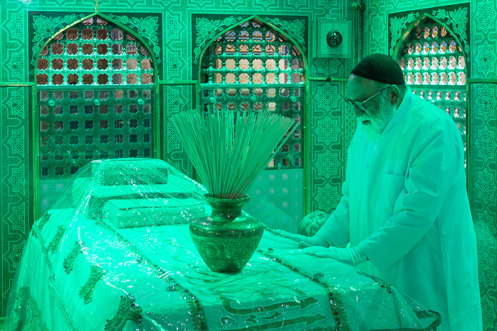 Dusting ceremony held for Imam Reza shrine