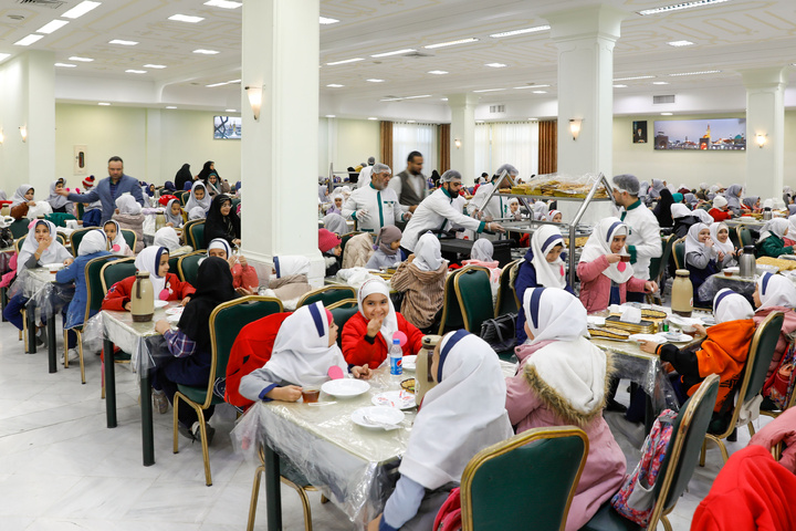 جشن  تکلیف ۸۸۸ نفر از دانش آموزان دختر در حرم مطهر رضوی