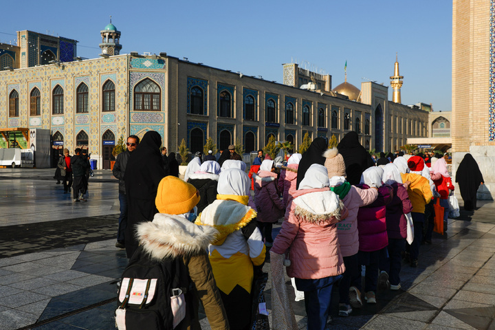 جشن  تکلیف ۸۸۸ نفر از دانش آموزان دختر در حرم مطهر رضوی