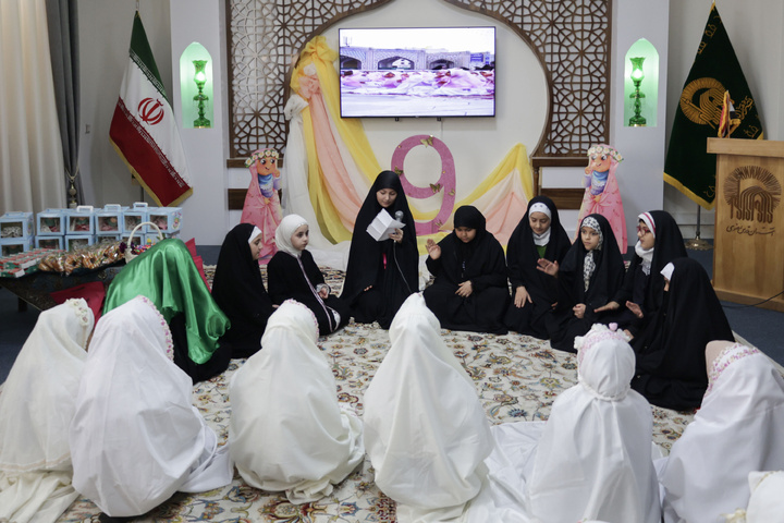 احتفال بتكليف الفتيات الناطقات باللغة العربية في العتبة الرضوية المقدسة احتفال بتكليف الفتيات الناطقات باللغة العربية في العتبة الرضوية المقدسة
