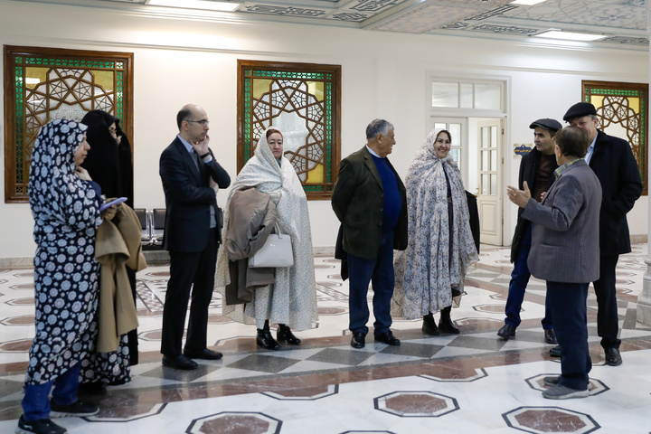 Tajik professors visit Imam Reza shrine, tour library