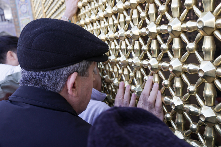 Tajik professors visit Imam Reza shrine, tour library