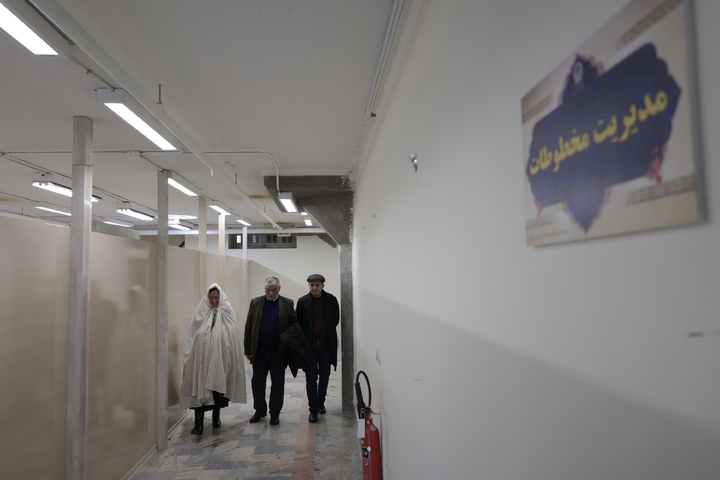 Tajik professors visit Imam Reza shrine, tour library