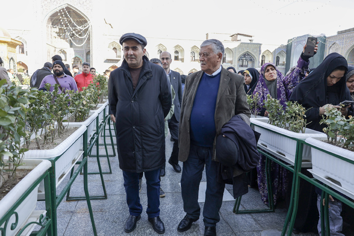 Tajik professors visit Imam Reza shrine, tour library