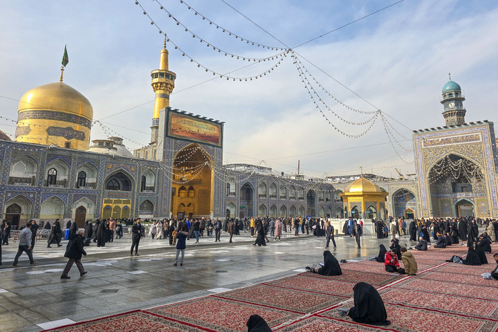 استضافة قوافل المشایة العراقية في أیام ولادة السیدة الزهراء (س) في العتبة الرضوية المقدسة استضافة قوافل المشایة العراقية في أیام ولادة السیدة الزهراء (س) في العتبة الرضوية المقدسة