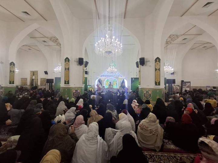حرم امام رضا(ع) میں اردو زبان زائرین کے لئے خصوصی جشن کا انعقاد حرم امام رضا(ع) میں اردو زبان زائرین کے لئے خصوصی جشن کا انعقاد