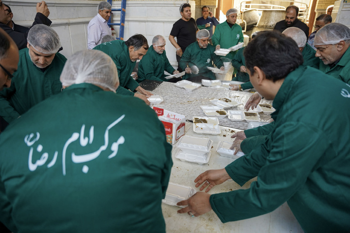 Imam Reza shrine’s Mukib stationed in Shiraz