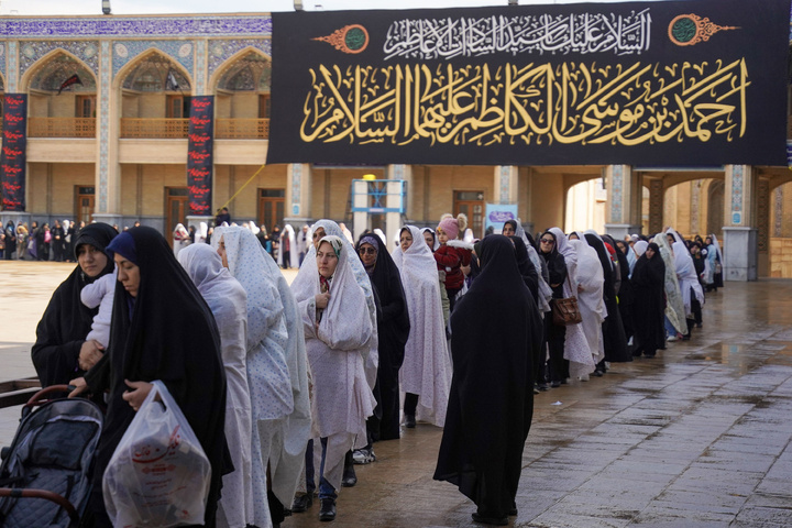 Imam Reza shrine’s Mukib stationed in Shiraz