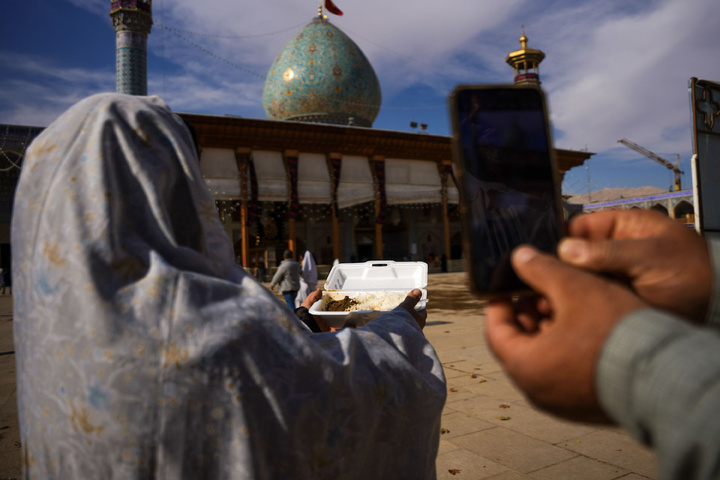 Imam Reza shrine’s Mukib stationed in Shiraz