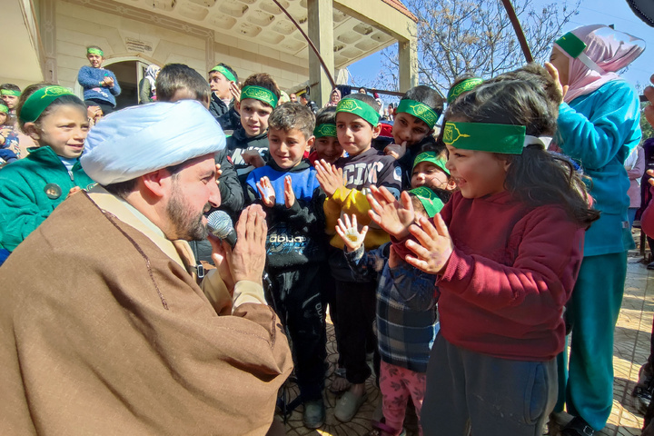 حرم امام رضا(ع) کے خادمین کی شامی پناہ گزینوں کے کیمپوں میں حاضری