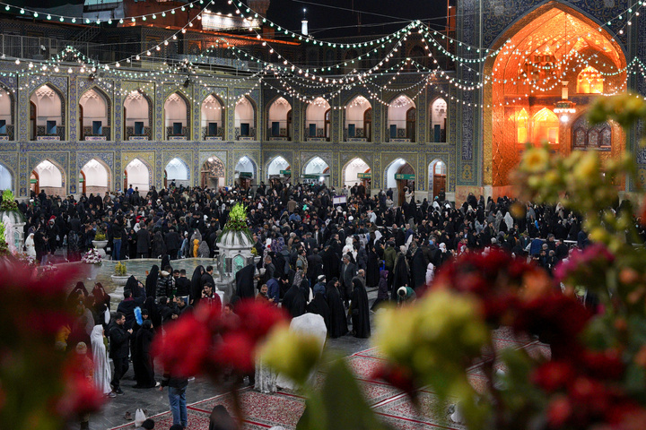 حرم امام رضا(ع) میں عید مبعث کی مناسبت سے جشن کا انعقاد