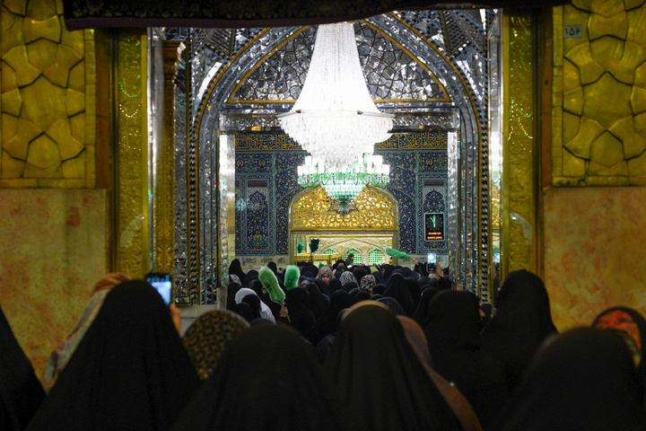 حرم امام رضا(ع) میں عید مبعث کی مناسبت سے جشن کا انعقاد