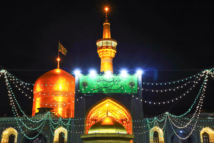 حرم امام رضا(ع) میں عید مبعث کی مناسبت سے جشن کا انعقاد