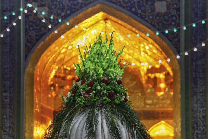 حرم امام رضا(ع) میں عید مبعث کی مناسبت سے جشن کا انعقاد