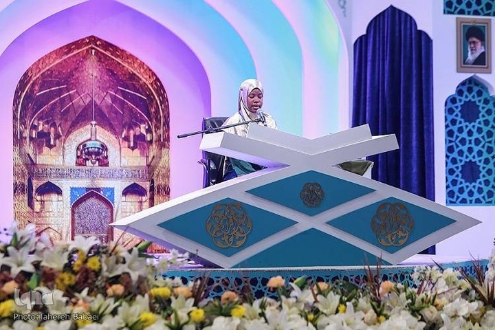 بین الاقوامی قرآنی مقابلوں کا مرکزی نقطہ یہ ہے کہ انہیں حرم امام رضا(ع) میں منعقد کیا گیا ہے بین الاقوامی قرآنی مقابلوں کا مرکزی نقطہ یہ ہے کہ انہیں حرم امام رضا(ع) میں منعقد کیا گیا ہے