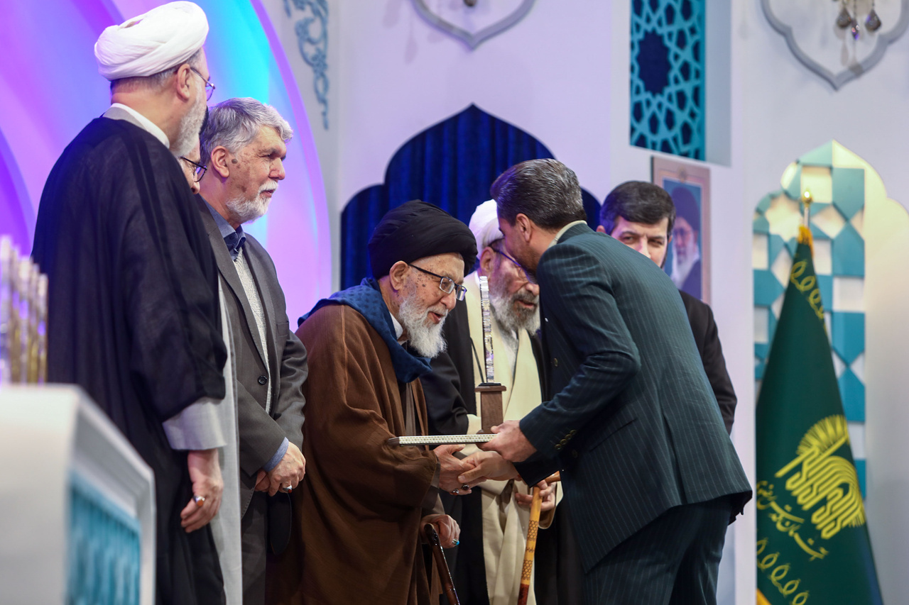 Top Quran reciters, memorizers awarded at Imam Reza shrine