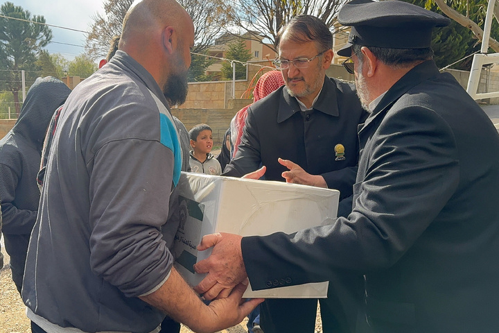 AQR distributes aid packages among Syrian refugees in Lebanon