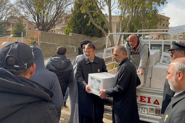 AQR distributes aid packages among Syrian refugees in Lebanon