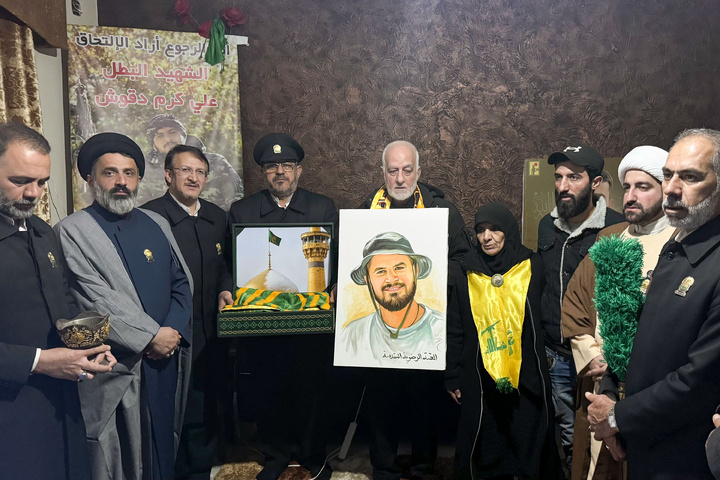 Imam Reza shrine reps. meet families of Lebanese martyrs