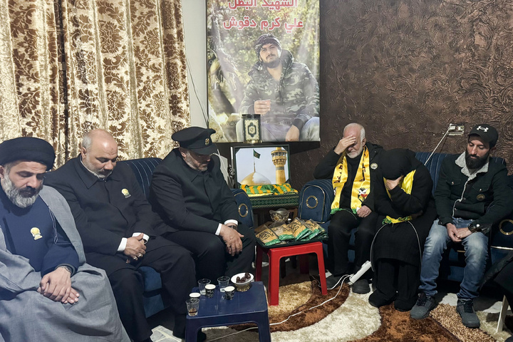 Imam Reza shrine reps. meet families of Lebanese martyrs