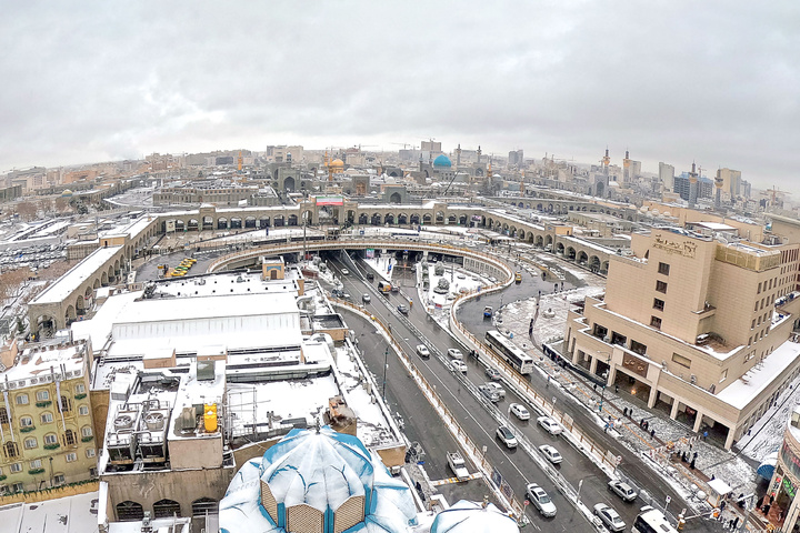 بارش برف در حرم مطهر امام رضا(ع)