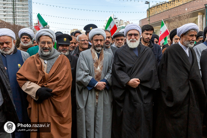 Magnificent ‘Bahman 22’ rally in Mashhad