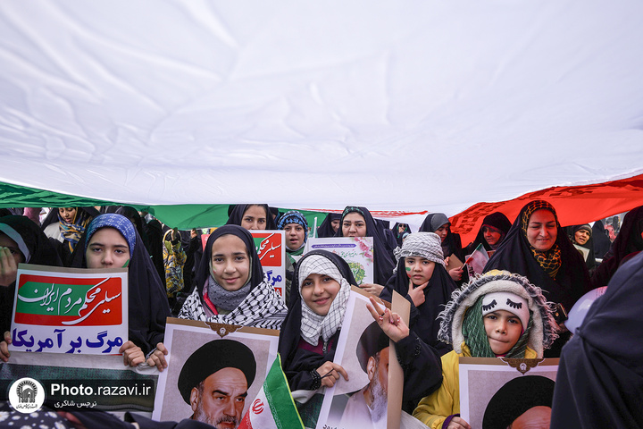 Magnificent ‘Bahman 22’ rally in Mashhad