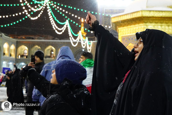 حرم امام رضا(ع) اللہ اکبر کے نعروں سے گونج اٹھا حرم امام رضا(ع) اللہ اکبر کے نعروں سے گونج اٹھا
