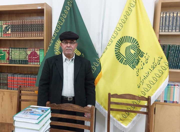 مؤلف عراقي یهدي أعماله إلى المكتبة المركزية في العتبة الرضوية المقدسة مؤلف عراقي یهدي أعماله إلى المكتبة المركزية في العتبة الرضوية المقدسة