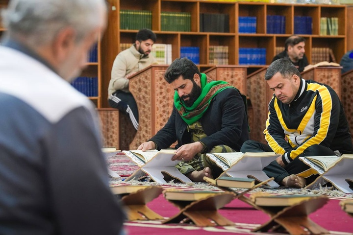 جزء خوانی رمضانی قرآن کریم در حرم مطهر امامین عسکریین علیهم السلام