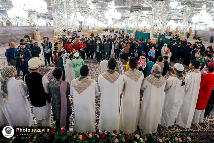 طقوس « هل هلالک یا رمضان» التقليدية في الحرم الرضوي الشریف