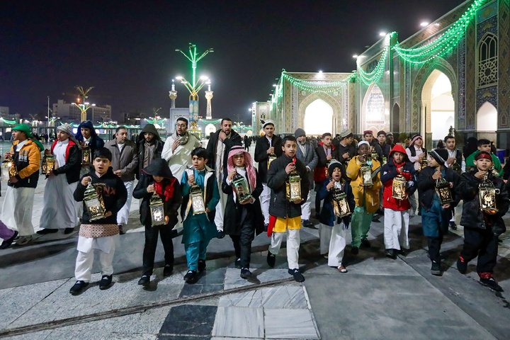 طقوس « هل هلالک یا رمضان» التقليدية في الحرم الرضوي الشریف