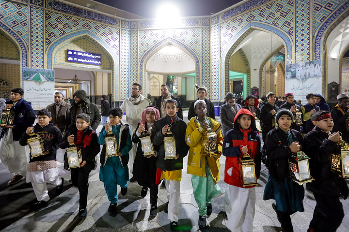 طقوس « هل هلالک یا رمضان» التقليدية في الحرم الرضوي الشریف