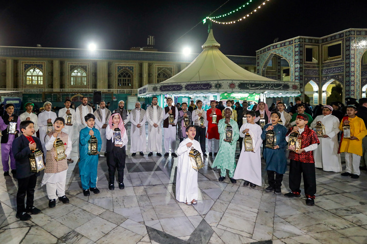 طقوس « هل هلالک یا رمضان» التقليدية في الحرم الرضوي الشریف