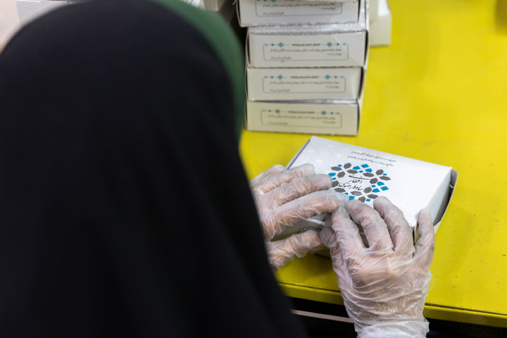 Light Iftar packs distributed at Imam Reza Shrine