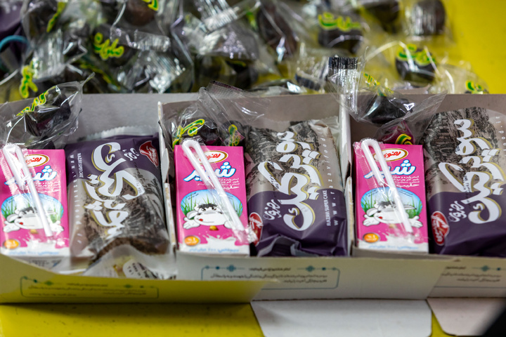 Light Iftar packs distributed at Imam Reza Shrine