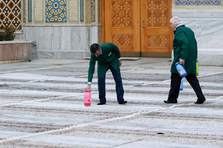 مراسم إفطار ضیافة الإکرام الرضوي في باب الکاظم(ع)