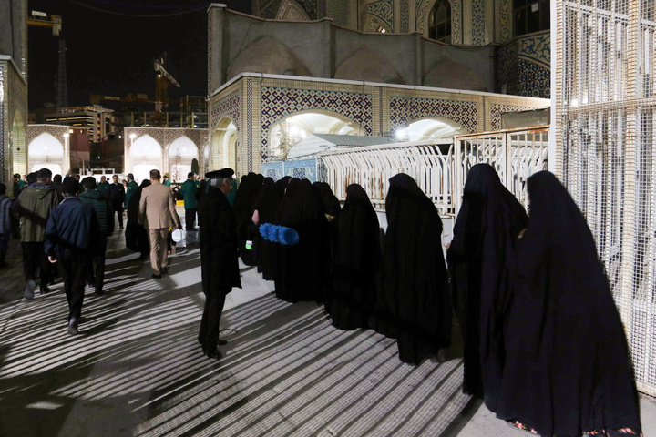 Iftar ceremony of Razavi Generosity Feast underway at Bab al-Kazim