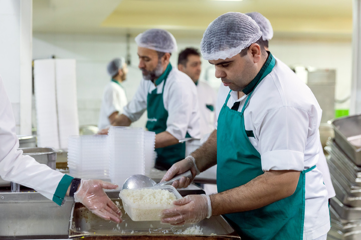 Imam Reza shrine distributes 2,000 Iftar meals daily in Mashhad