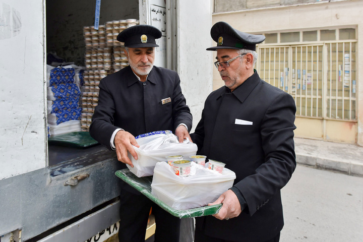 Imam Reza shrine distributes 2,000 Iftar meals daily in Mashhad