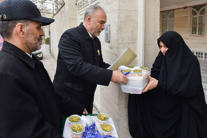 Imam Reza shrine distributes 2,000 Iftar meals daily in Mashhad